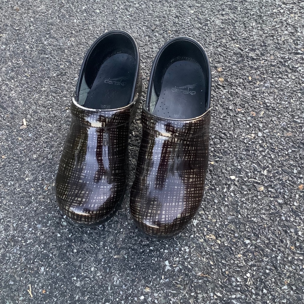 Dansko Professional Wide Clogs Bronze Grid Patent Leather Nursing Shoes EU 38 - Picture 3 of 16